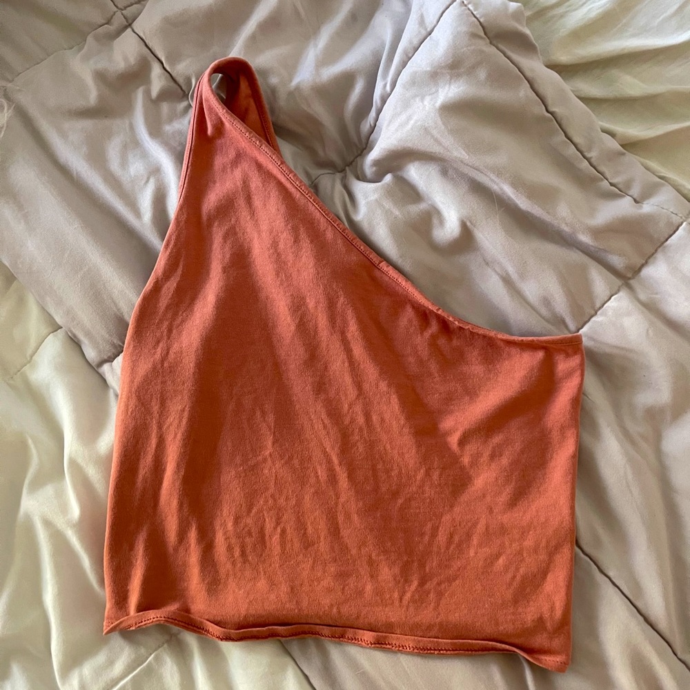 One shoulder crop